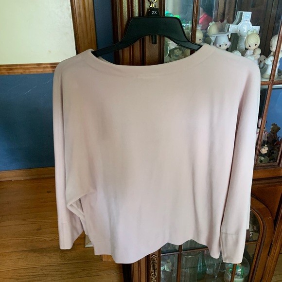 SUPER SOFT DKNY SWEATER 🌸 (NWOT) - Picture 3 of 4